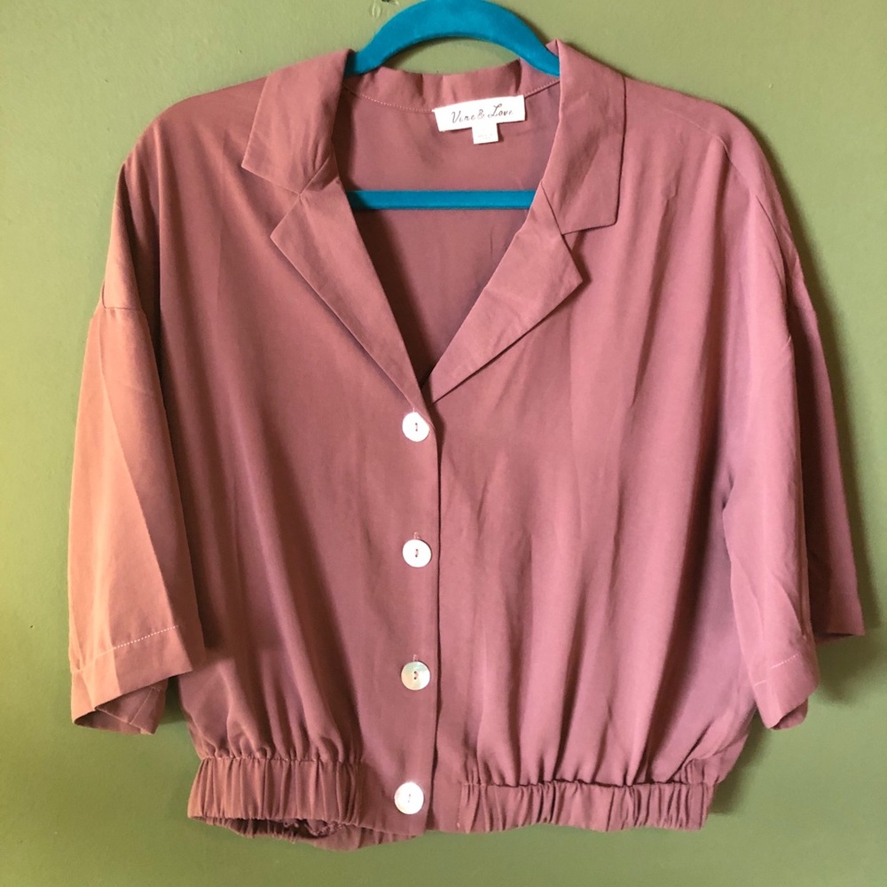 Loose pink shirt